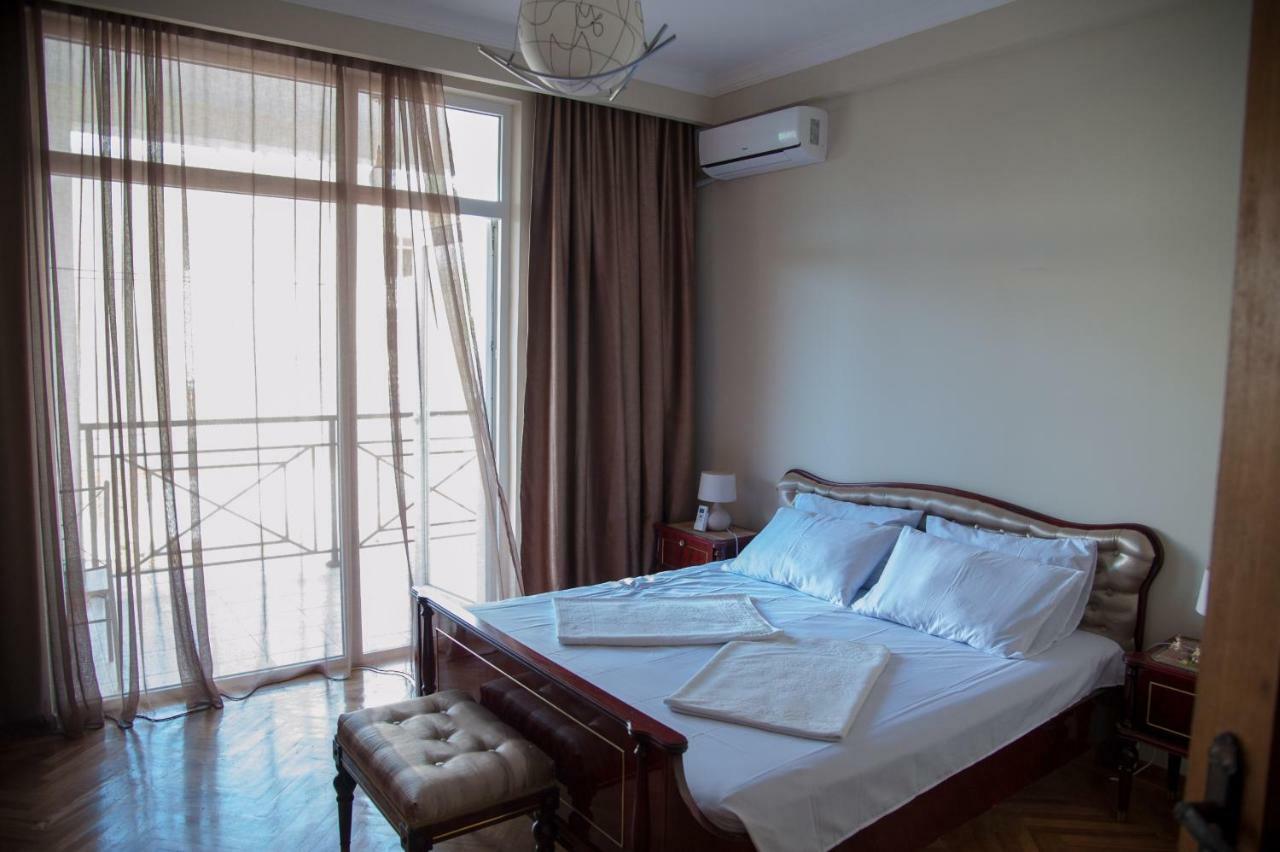 Cozy Guest House In Old Batumi Luaran gambar