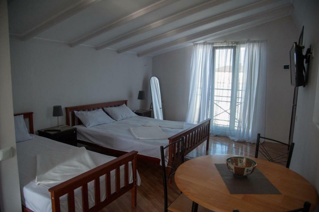 Cozy Guest House In Old Batumi Luaran gambar