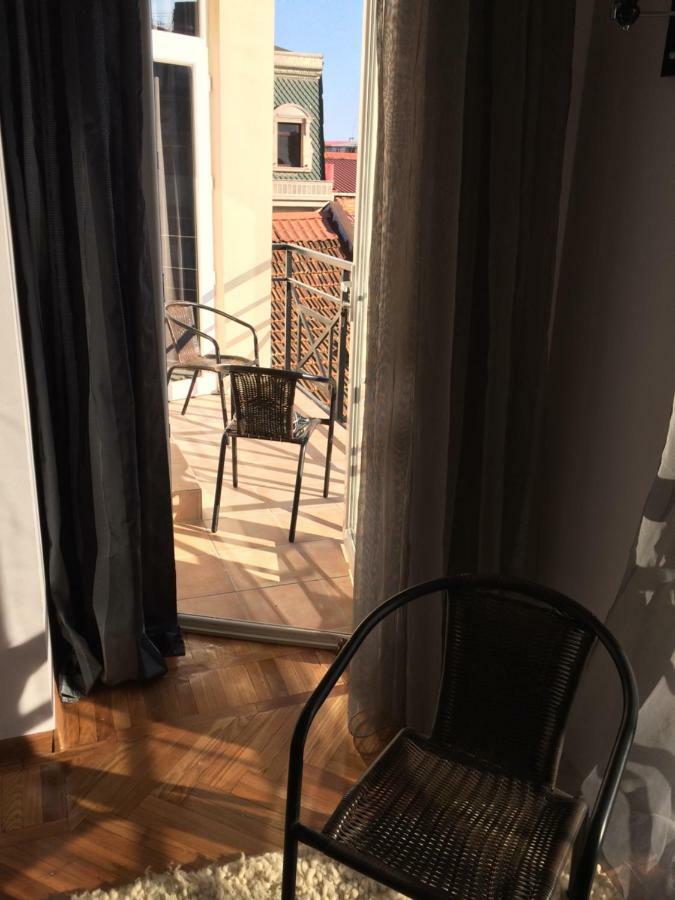 Cozy Guest House In Old Batumi Luaran gambar