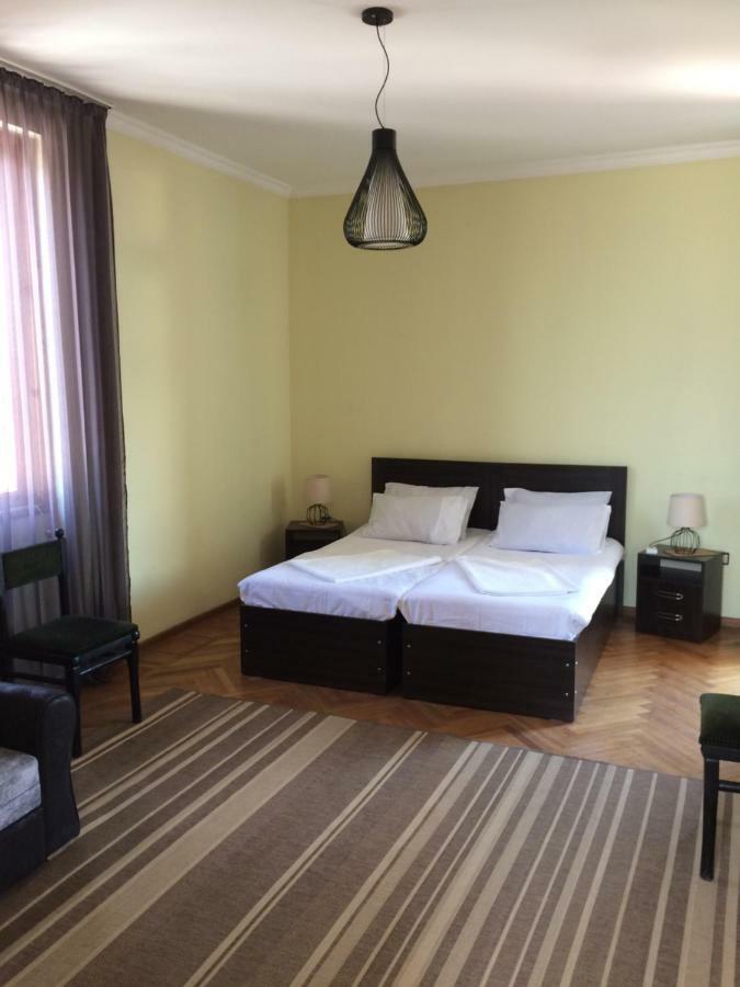 Cozy Guest House In Old Batumi Luaran gambar