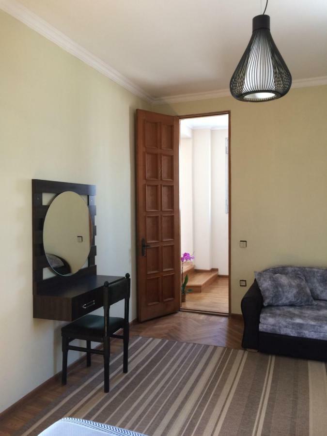 Cozy Guest House In Old Batumi Luaran gambar